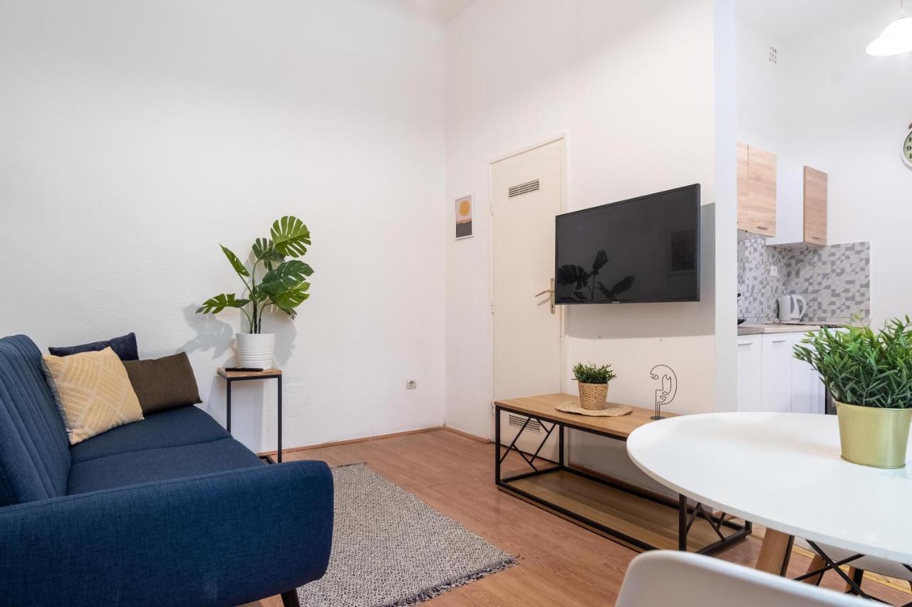 Very Central 1-Br Apt With Patio Apartment Budapest Luaran gambar