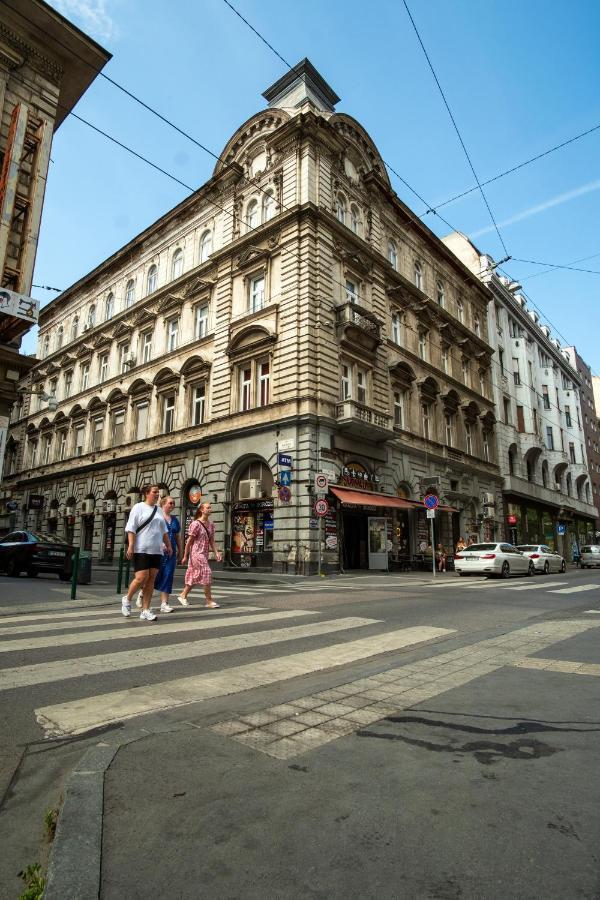 Very Central 1-Br Apt With Patio Apartment Budapest Luaran gambar