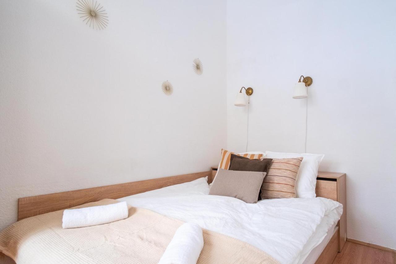 Very Central 1-Br Apt With Patio Apartment Budapest Luaran gambar