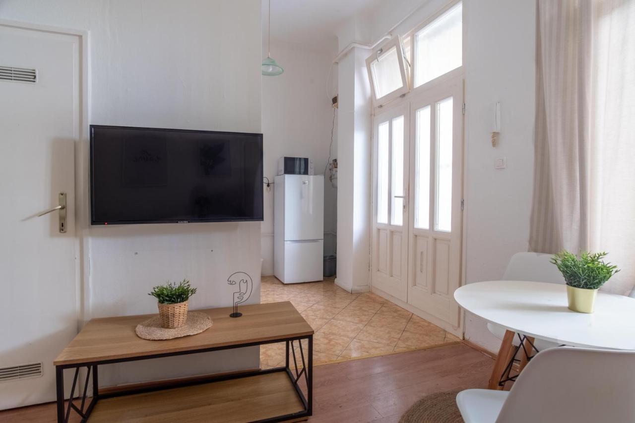 Very Central 1-Br Apt With Patio Apartment Budapest Luaran gambar