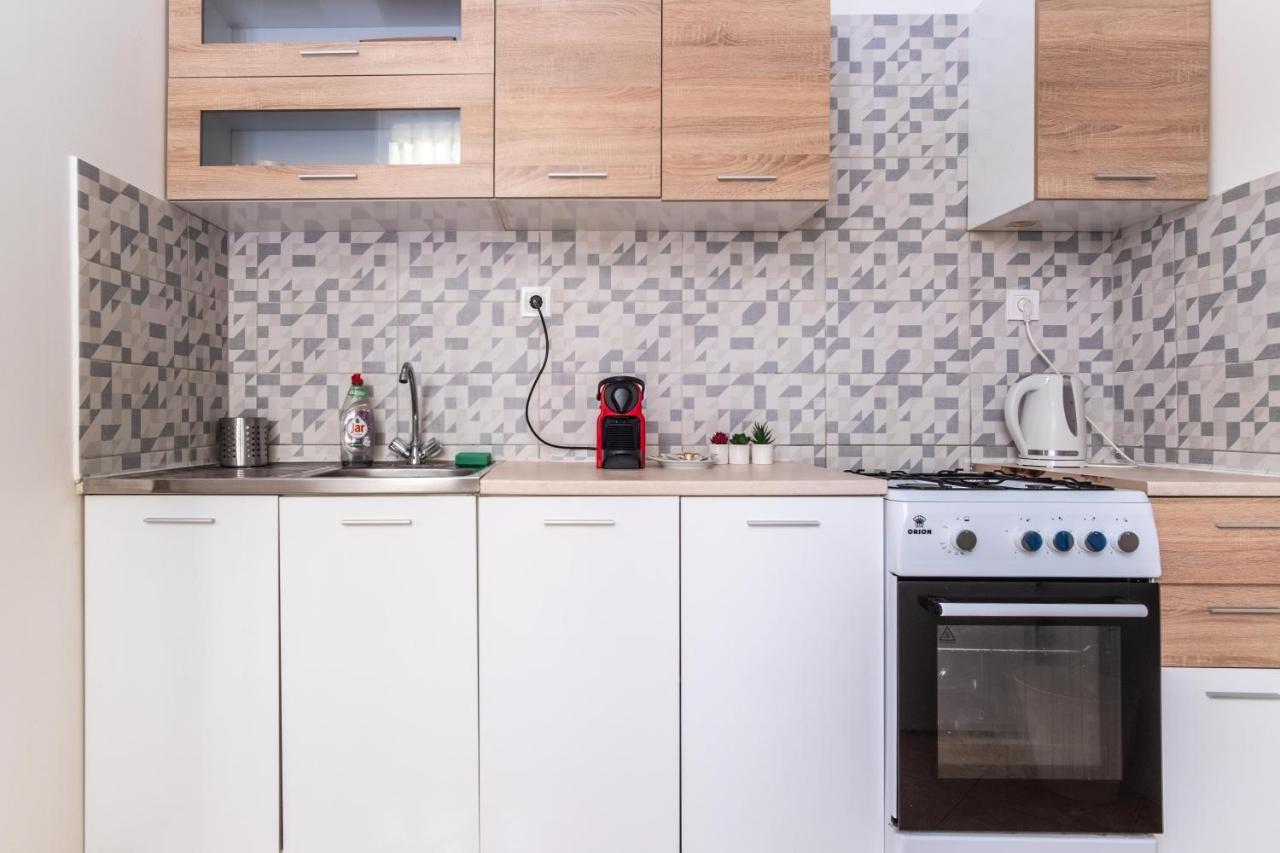 Very Central 1-Br Apt With Patio Apartment Budapest Luaran gambar