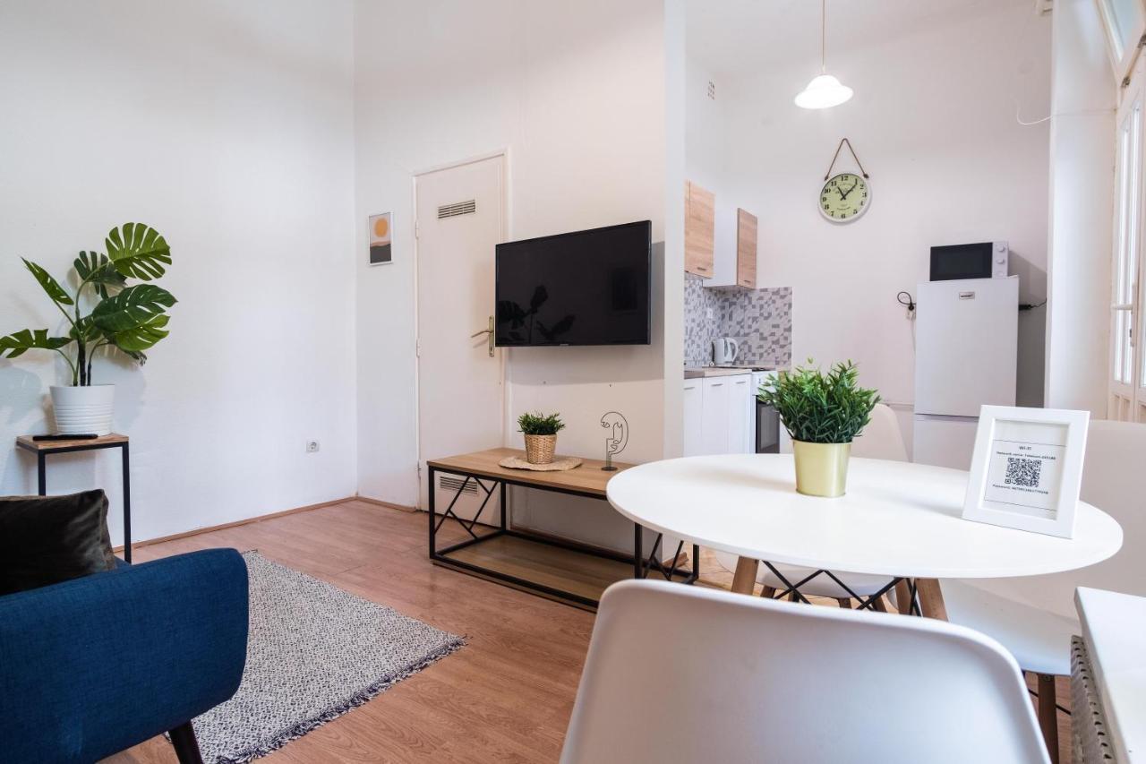 Very Central 1-Br Apt With Patio Apartment Budapest Luaran gambar